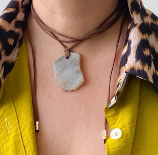 Collar piedra horizonte